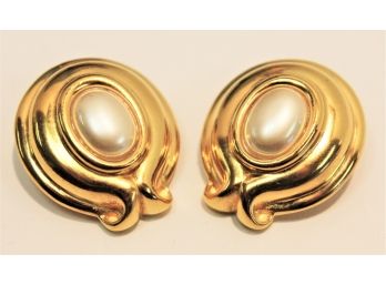 Beautiful Pair Ladies FENDI Gold & Pearl Clip On Earrings