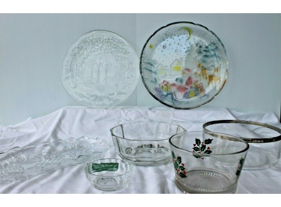 Lot Of 7 Seasonal Tableware With Christmas Platters, Cheese & Cracker Tray, Mixing, Fruit Bowls Etc.