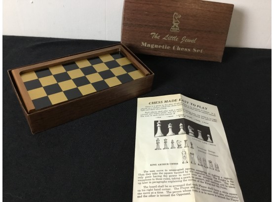 Miniature Portable Magnetic Chess Set