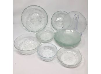 Mixed Lot Of Eleven Flower- And Leaf-shaped Glass Plates And Bowls.