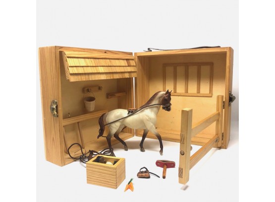 Breyer Wooden Stable Case  With Horse And Accessories