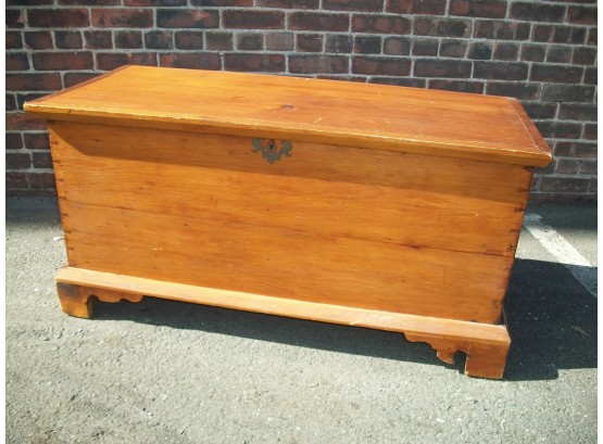 Fantastic Antique Pine Blanket Box (New Hampshire) All Dovetailed C.1820's - 1850's