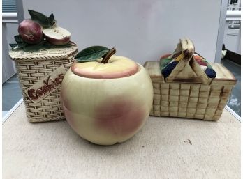 McCoy Yellow Apple,McCoy Fruit Picnic Basket ; McCoy Apple Basketweave