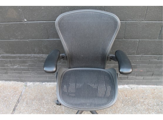 Incredible HERMAN MILLER AERON Chair! OVER $1000 NEW!! Design Classic!