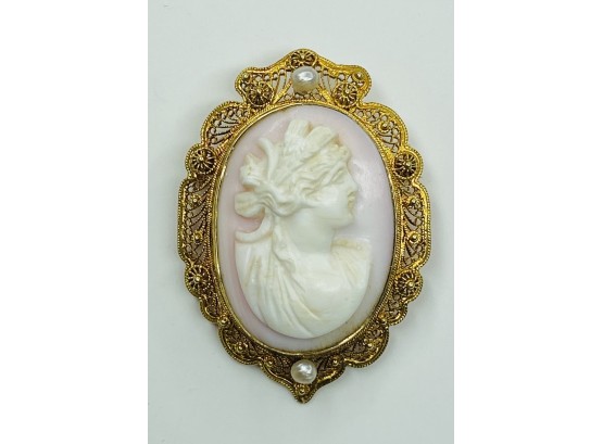 J25  Antique Shell Cameo In 14K Yellow Gold Filigree Setting