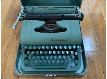 Vintage Underwood Deluxe Manual Portable Typewriter In Case (Green)