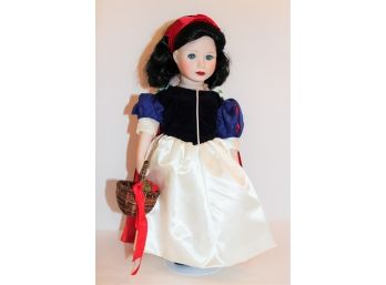 Beautiful Signed & Numbered 494/5000 Snow White Porcelain  18' Doll