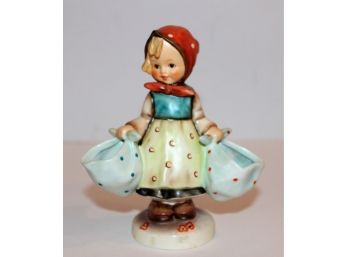 Vintage Hummel 'Mother's Darling' #175 TMK5 Figurine