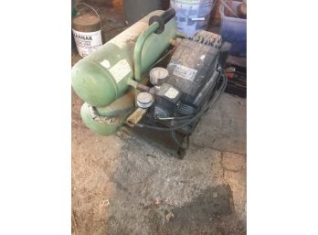 Two Tank Air Compressor 2 Hp Oil Filled Motor Runs Great