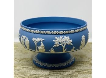 Vintage 1968 Large WEDGWOOD Blue & White JASPERWARE Pedestal Fruit Bowl