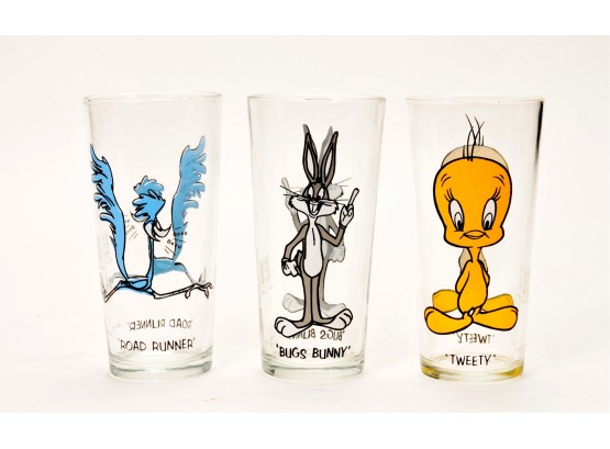 Three 1973 Warner Bros Looney Tunes Pepsi Glasses - Road Runner, Bugs And Tweety