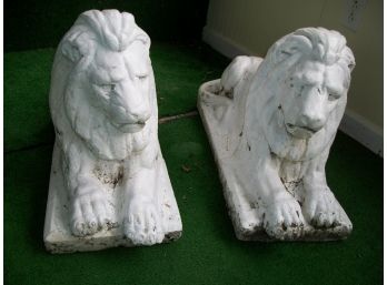 Beautiful Pair Vintage Cement Driveway Or Garden Lions (Opposing Left & Right)