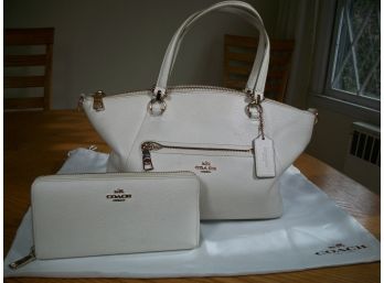 Beautiful COACH White Leather Pebble Grain Leather Handbag & Wallet - AUTHENTIC ! (with Sleeper Bag)