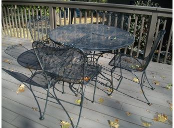 Vintage Black Wrought Iron / Mesh Black Table & 4 Chairs - Outdoor Set - NICE SET  !