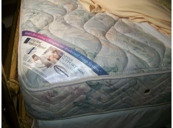 ABSOLUTELY LIKE NEW ! King Koil Posture Bond Queen Bed Box Spring And Mattress