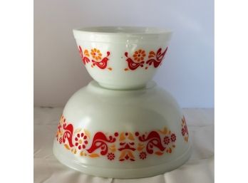 Two Vintage Pyrex 'Friendship' 6' & 9' Mixing Bowls