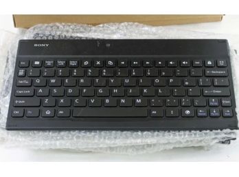 Lot Of 13 Bluetooth Keyboards , Mostly US