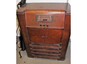 Vintage RCA Wood Cabinet Tube Radio & Turntable - For Parts Or Restoration