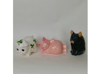 Lot Of Piggy Banks (3)