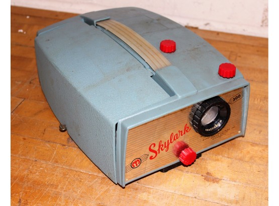 Vintage Mid Century Mansfield Skylark 300 Slide & Negative Projector