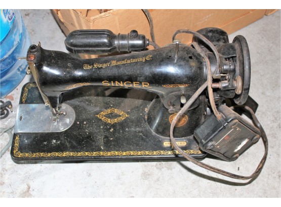 Antique Cast Iron Singer Sewing Machine