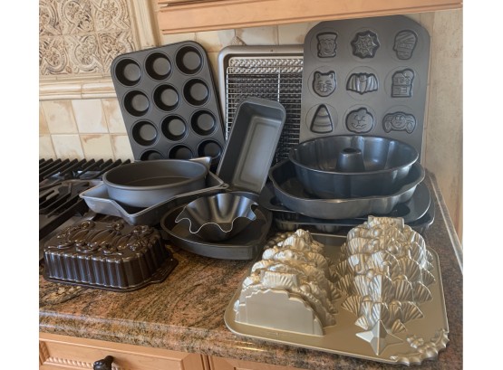 Group Of Bakeware - 21 Pieces