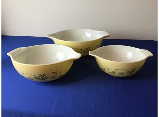 Set Of 3 Pyrex Nesting Bowls
