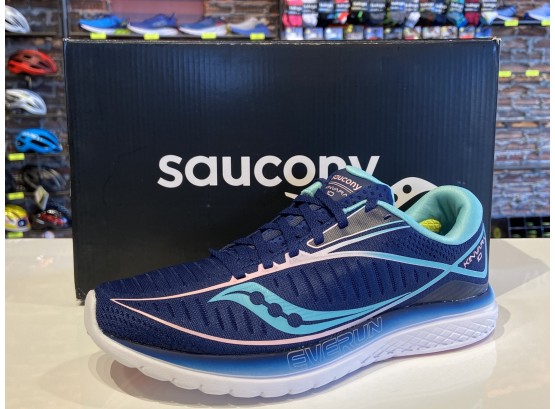 SAUCONY  KINVARA 10 Woman’s Running Sneaker Size 9 Retail $ 109.99