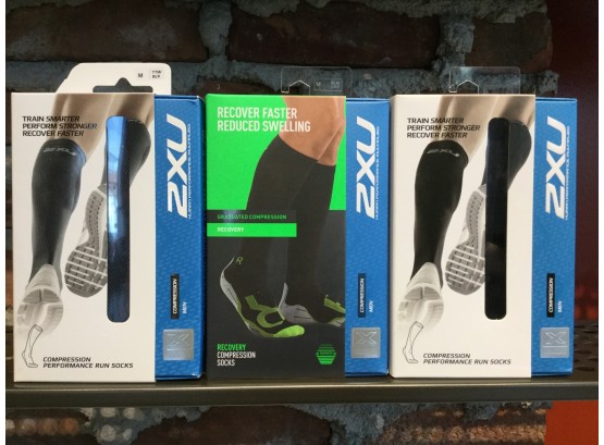 (3) Pairs Of 2XU Human Performance Mens Medium Compression Running Socks, Retail $135