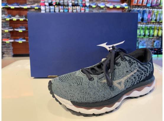 Women’s Running Wave Sky Wave Knit 3, Size 8, Retail $160