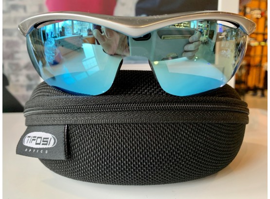 Tifosi Optics Slip Sunglasses With Two Interchangeable Lenses, New In Box