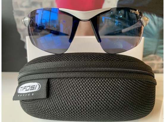 Tifosi Optics Seek FC Sunglasses With Case, New In Box, Retail $50