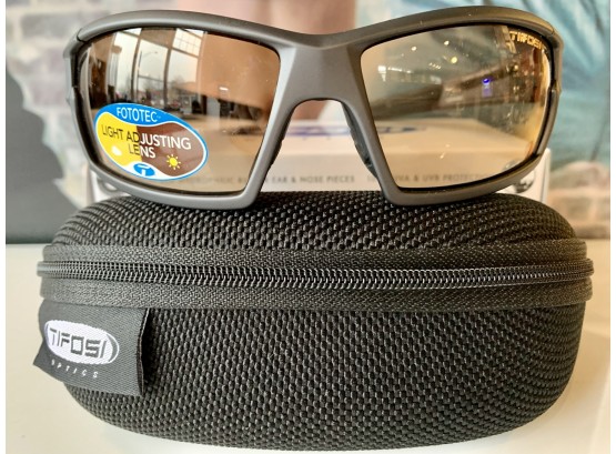 Tifosi Optics Can Rock Fototec Sunglasses With Case, New In Box, Retail $70
