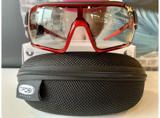 Tifosi Optics Davis Fototec Sunglasses With Case, New In Box, Retail $80