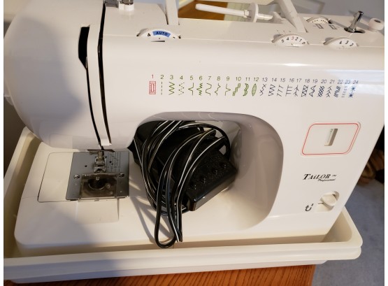 Tailor Professional Model 986 Sewing Machine