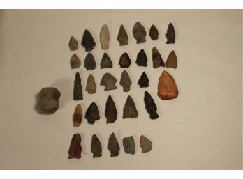 Vintage Native AMerican Arrowhead Lot Of 31 Pieces