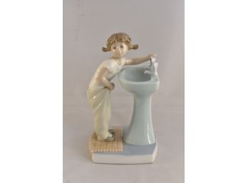 LLadro 'Clean-Up Time' Figurine No 4838