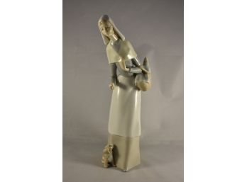 Lladro 'Pastora Con Perro Y Cesta' Figurine No 1034 Lot 2 (Chipped Finger)