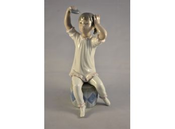 LLadro 'Girl Shampooing' Figurine No 1148