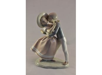 Lladro 'Precocious Love' Figurine No 4856