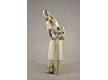 Lladro 'Pastora Con Perro Y Cesta' Figurine No 1034