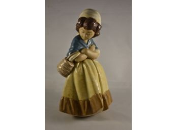 LLadro 'Girl Waiting' Figurine No 2093