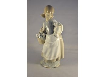 LLadro 'Girl With Lamb' Figurine No 4835 Lot 1