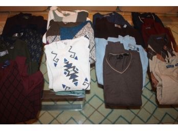Table Full Of Men's Sweater's Sizes Medium - Large Including Grant Thomas, Lord & Taylor Cashmere & More