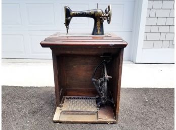 Antique Singer Sewing Machine - MAMARONECK PICKUP