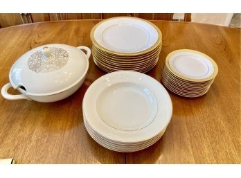 Fine China Dinner Service Mixed But Matching Pieces
