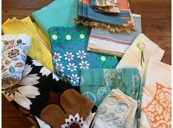 Lot Of Colorful Dining Room Linens