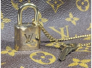 (J1) Authentic LOUIS VUITTON Brass 'Lock Necklace' WITH Key - Great Piece !