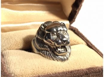 (J28) Handsome Sterling Silver 'Lions Head' Ring - Nicely Detailed