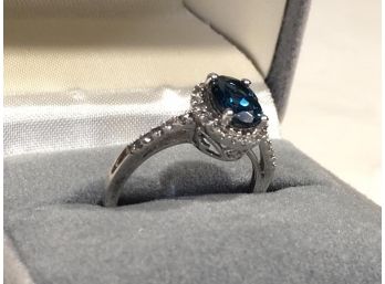 (J55) Fantastic Ring W/Blue Sapphire And Stering Silver - VERY Pretty Ring